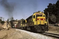 800px-ATSF_5359_Tunnel_1_Martinez_Ca_Nov86xRP_-_Flickr_-_drewj1946.webp