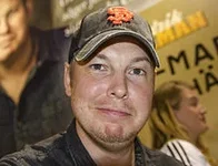 220px-Fredrik_Backman,_Bokmässan_2014_1_(crop).webp 220px-Fredrik_Backman,_Bokmässan_2014_1_(crop).webp