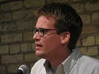220px-John_Green_in_Minneapolis.webp 220px-John_Green_in_Minneapolis.webp