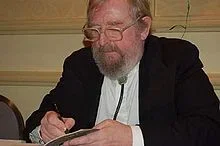 220px-Michael_Moorcock.webp 220px-Michael_Moorcock.webp