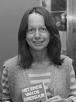 Esther_Vilar_(1977).webp Esther_Vilar_(1977).webp