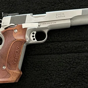 Les Baer Custom V