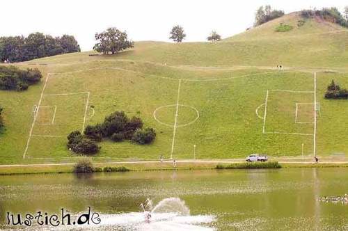 1581-fussballplatz.jpg